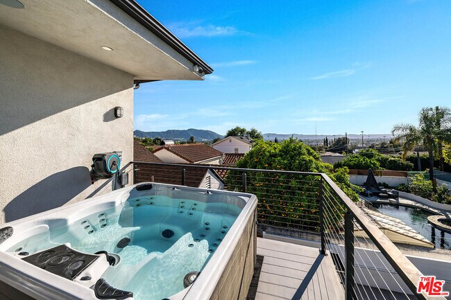 Building Photo - 523 E Fairmount Rd