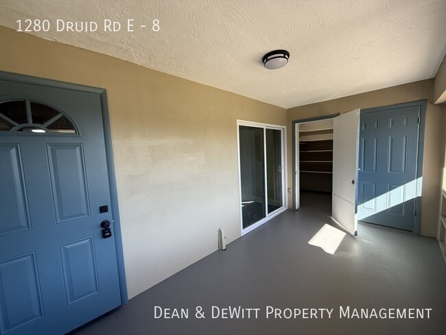 Building Photo - Creekside Apartments - 2/1 Clearwater - Fo...