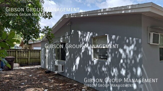 Building Photo - 1808 SW 11th Ct