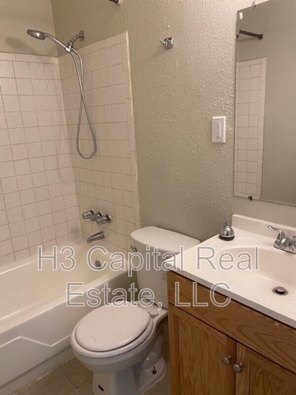 Building Photo - 4079 Bruene Ave