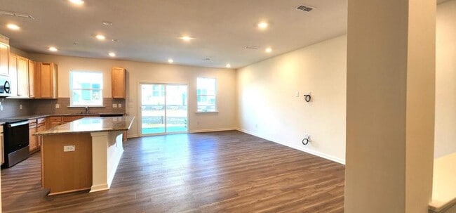 Building Photo - 112 Golden Gate Ln