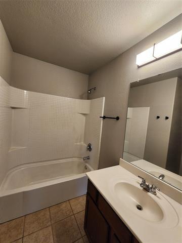 Building Photo - 700 Swan Dr