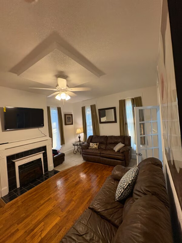 Building Photo - 1016 NE Quincy St