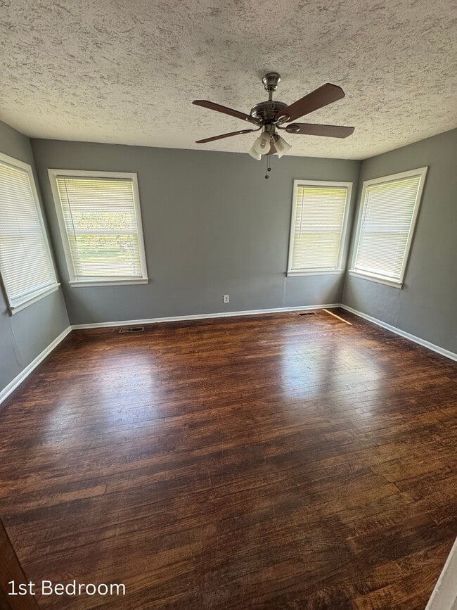 Building Photo - 4011 Longwood Dr
