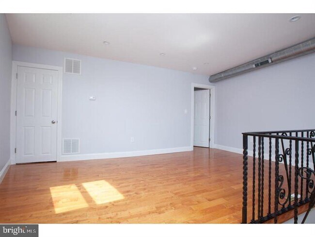 Building Photo - 2001 Tulip St