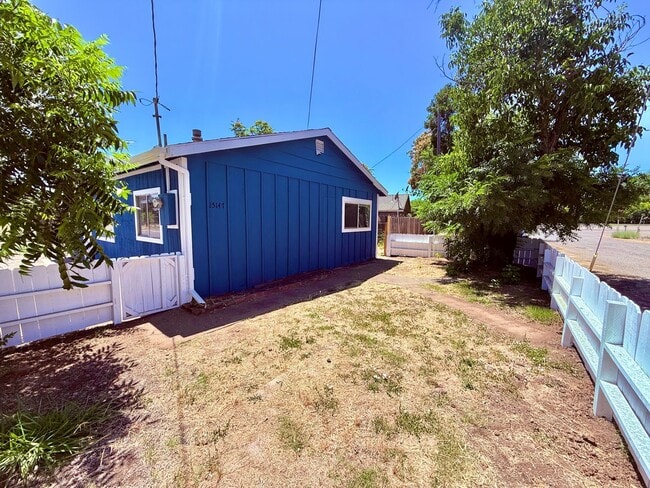 Building Photo - Adorable two bedroom one bath home in Los ...