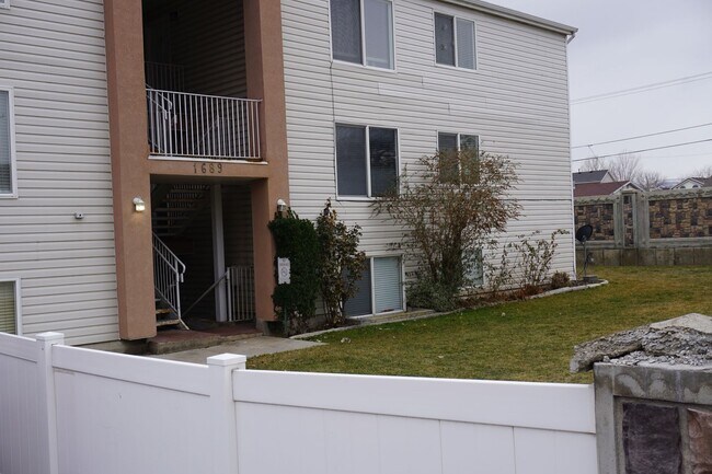 Building Photo - 1689 W 8295 S