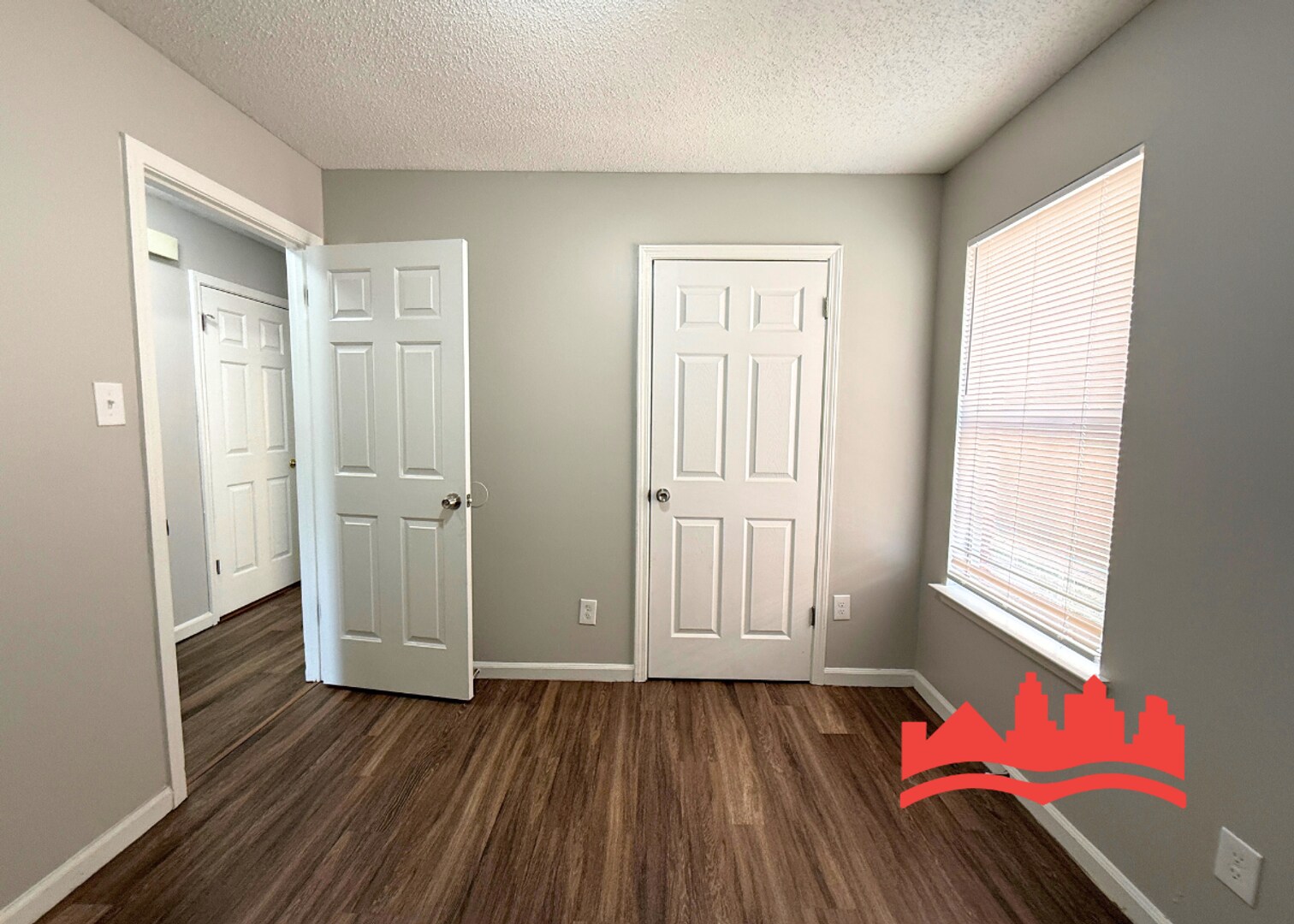 Building Photo - Welcome to 5495 Emerald Hills Dr!