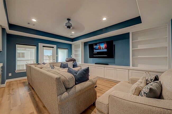 Building Photo - 909-A W 35th St