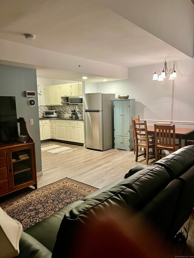 Building Photo - 1623 Old Pond Ln