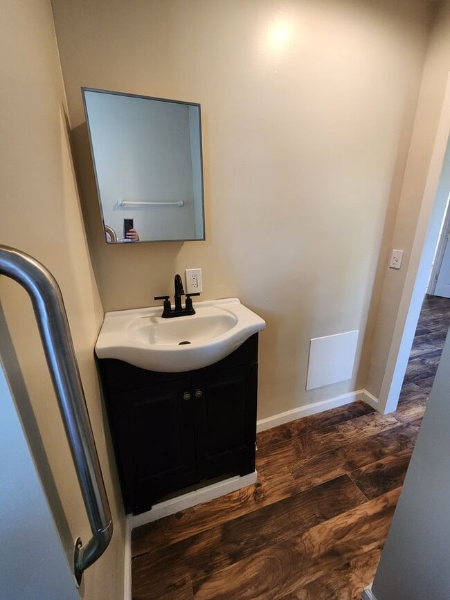 Building Photo - Updated 3 Bedroom Ranch style home