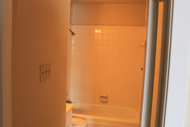 Building Photo - Updated 3/2/1 Great location for TTU/LCU/Medical District - Available AUGUST