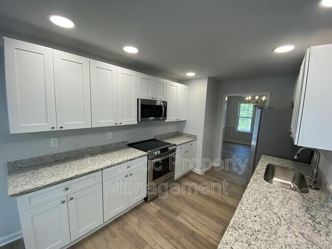 Building Photo - 7218 John Taylor Mews