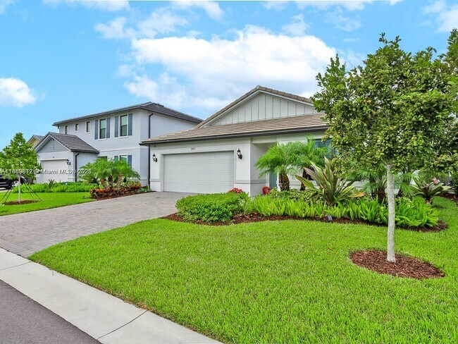 Building Photo - 3041 Hibiscus Ave