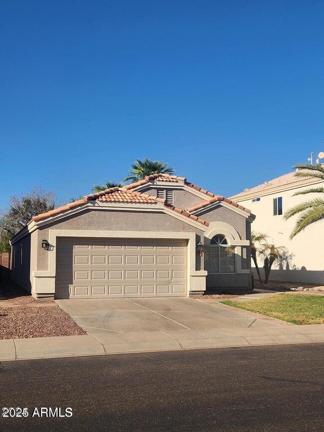 Building Photo - 11954 W Holly St