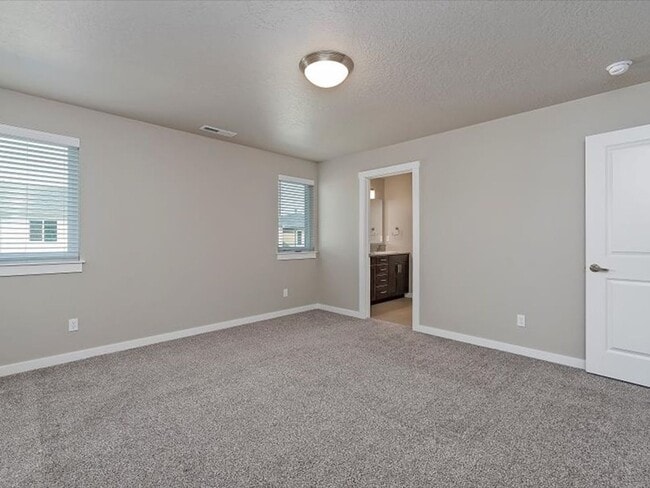 Building Photo - Must See!  Ready to move in! 4 bedroom, 2 bath home available in Verado with landscaping Included!