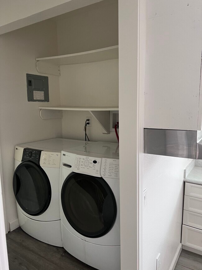 Building Photo - 1280 W 35th Pl