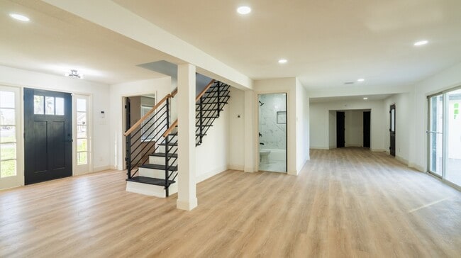 Building Photo - 1402 Bayou Shore Dr