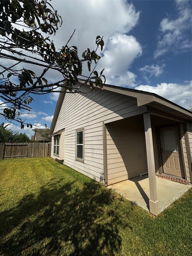 Building Photo - 5519 Casa Calvet Dr