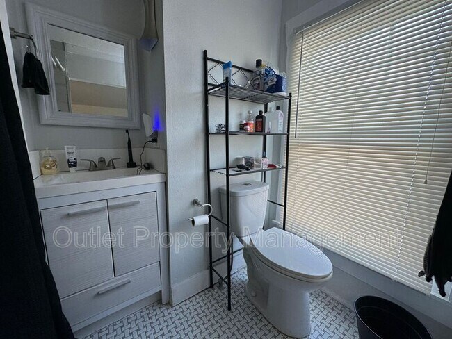 Building Photo - 133 E Concord St