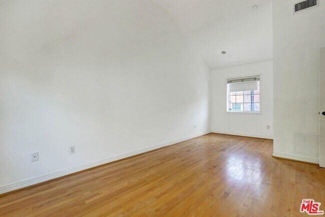 Building Photo - 456-452 Smithwood Dr