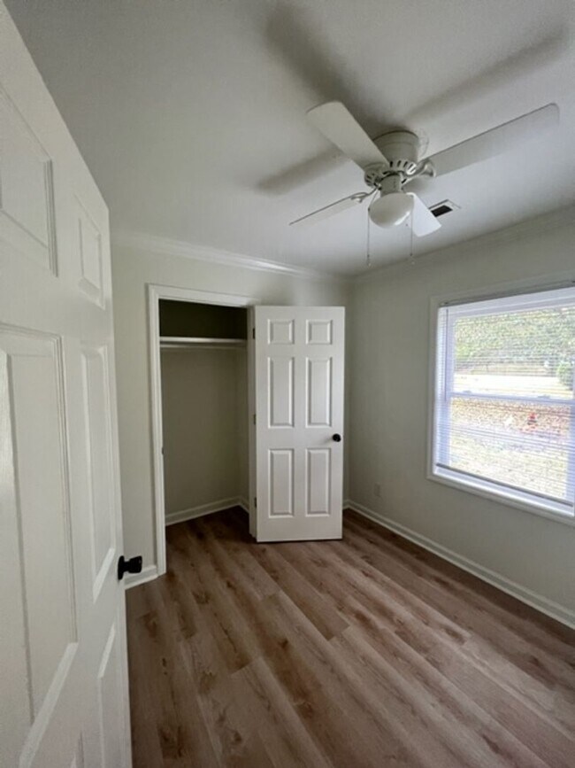 Building Photo - Three Bedroom in Ridgeland