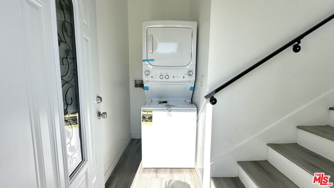 Building Photo - 16023 Wyandotte St