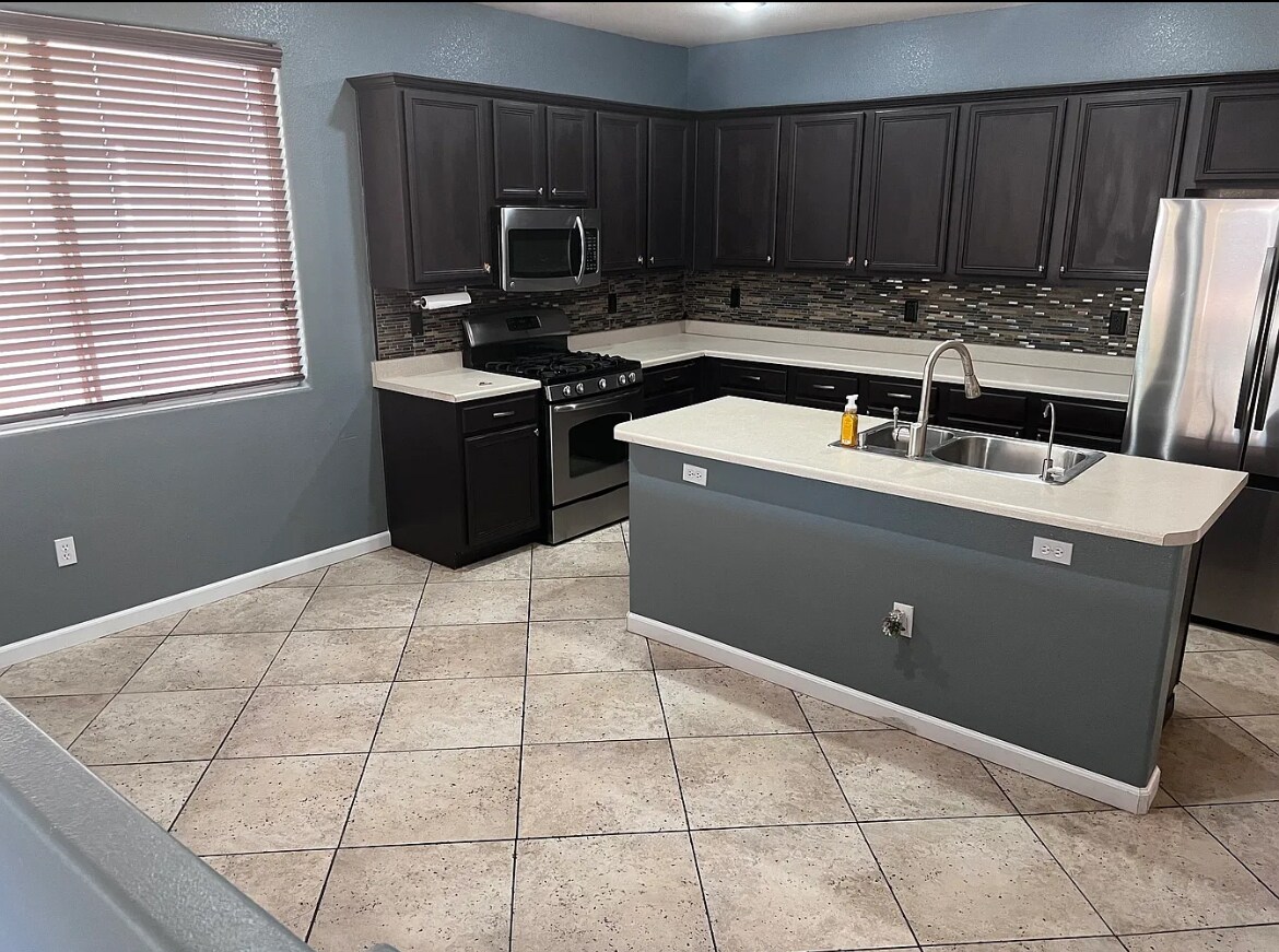 Building Photo - 1020 Jewel Springs Ln