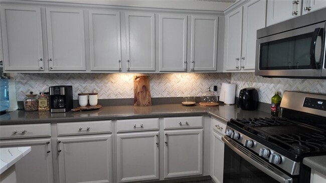 Building Photo - 723 Lady Diana Dr