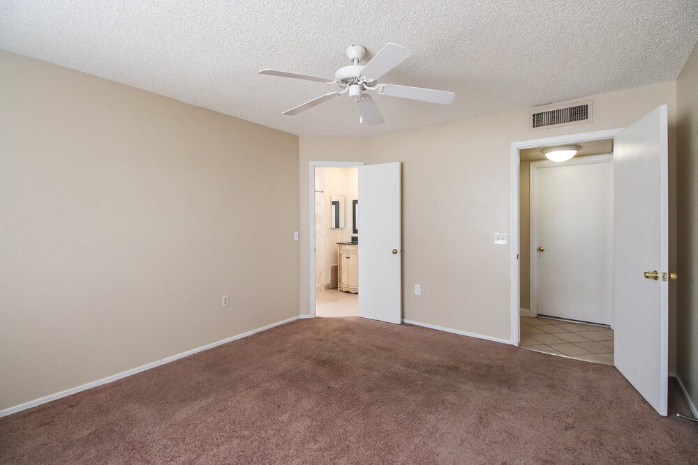 Building Photo - 1158 N Florence Dr