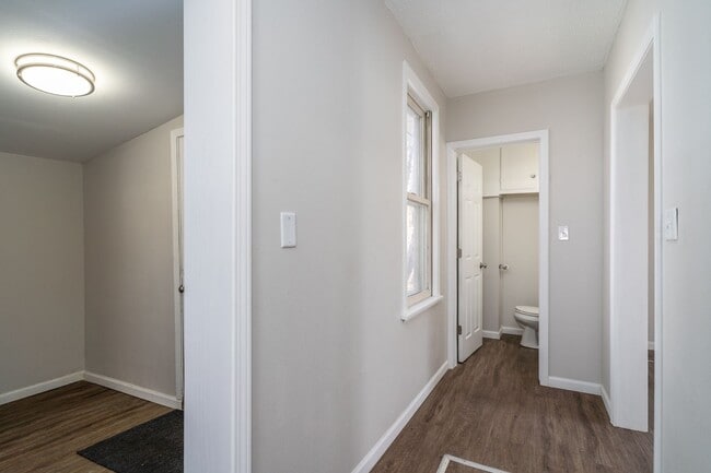 Building Photo - One Bedroom, One Bathroom Single Family Home