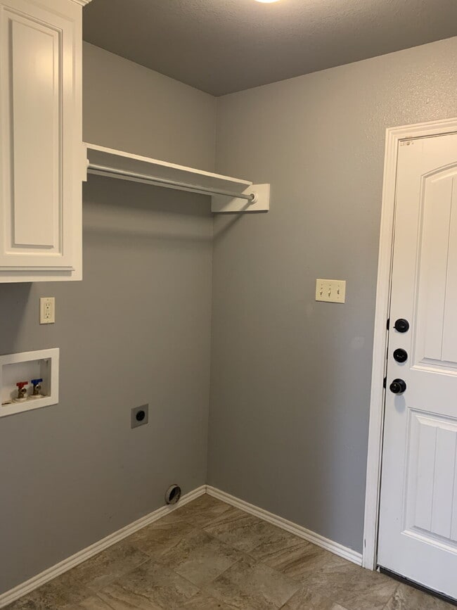 Building Photo - Beautiful duplex in Cooper School District!