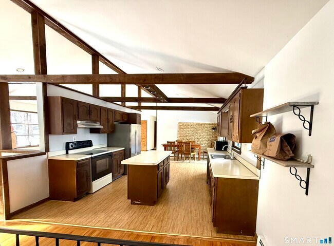 Building Photo - 27 White Oak Rd