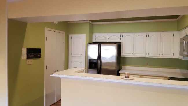 Building Photo - 9716 Summerwood Cir