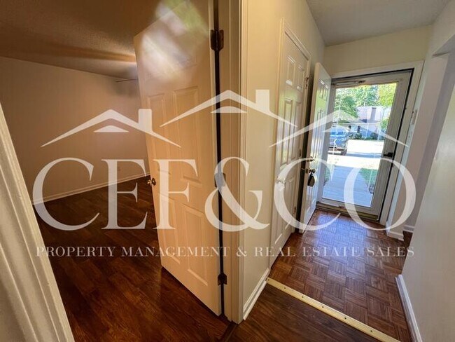 Building Photo - Lovely 2 bedroom 2 bathroom townhome now available.