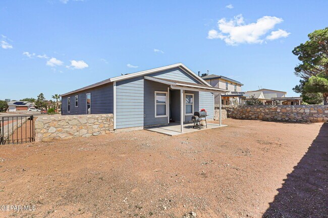 Building Photo - 12340 Tierra Humeda Dr