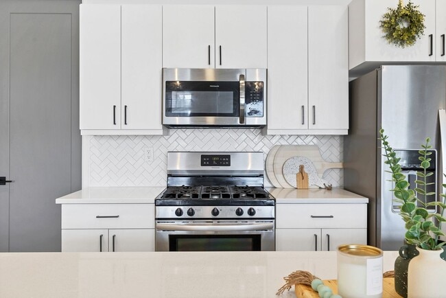 Building Photo - Lovely, Modern Townhome in Scenic Ivins