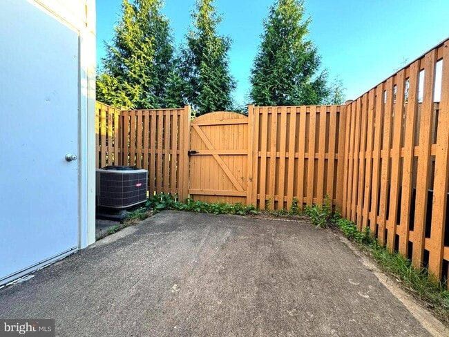 Building Photo - 11109 Littlebrook Ln