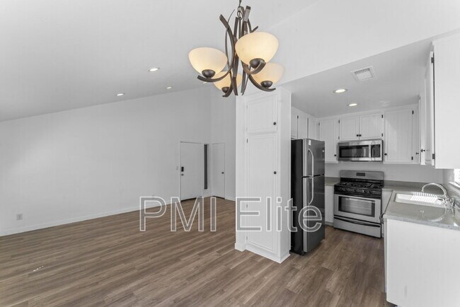 Building Photo - 18182 W Sundowner Way