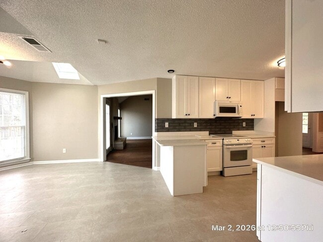 Building Photo - Germantown/ Gorgeous 5 Bedroom Home Newly Renovated