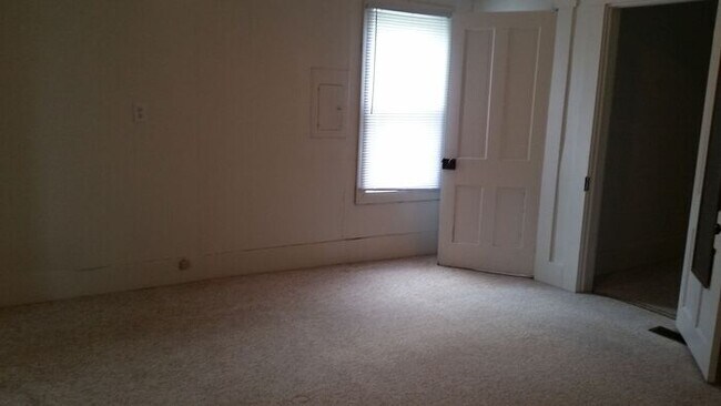 Building Photo - 2 Bedroom Home in Rockville