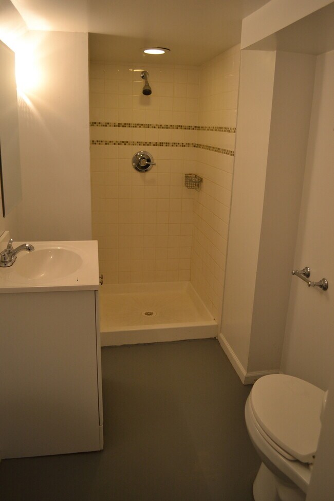 Building Photo - 1636 N Spaulding Ave