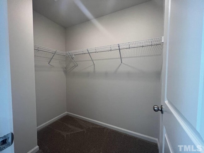 Building Photo - Beautiful 3 Bedroom 2.5 bath