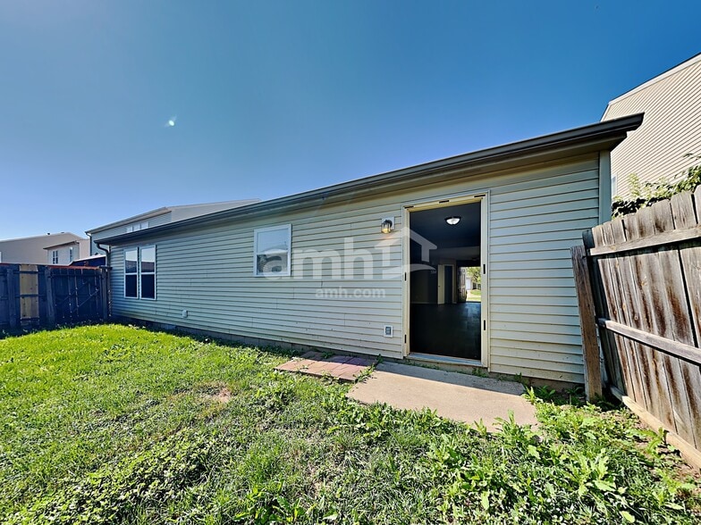 Building Photo - 9128 Stones Bluff Pl