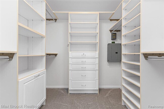 Building Photo - 3988 Lakeland Ln