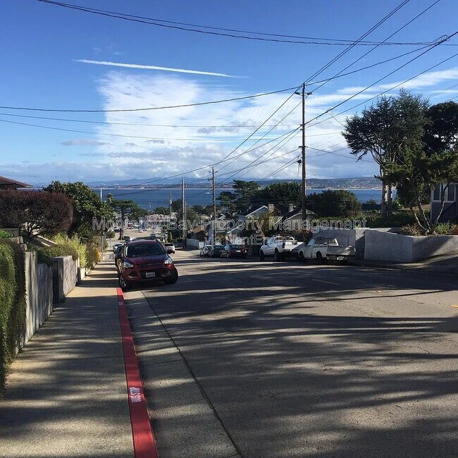 Building Photo - 900 Belden St