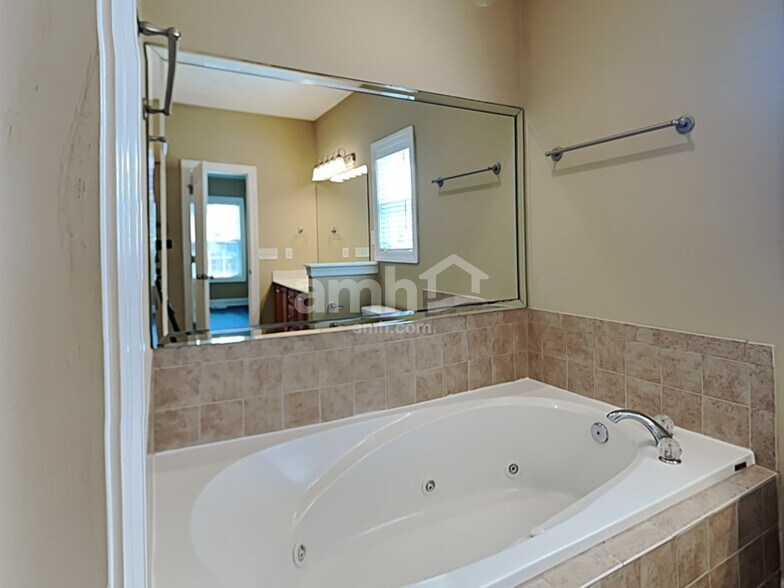 Building Photo - 1802 Potters Ct