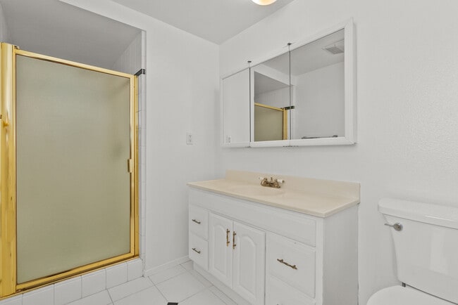 Building Photo - 2248 Drayton Ave