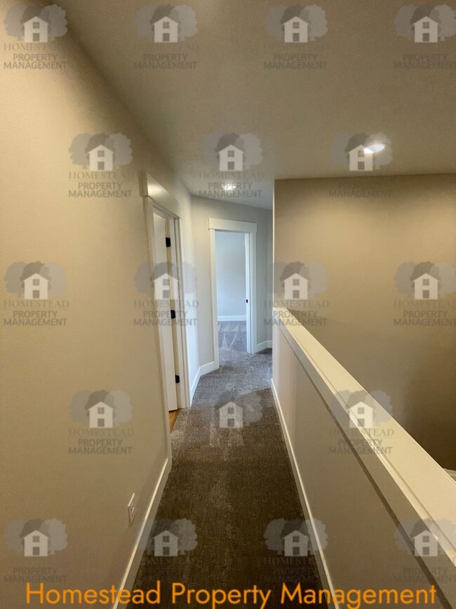 Building Photo - 186-188 SE Lacreole Dr