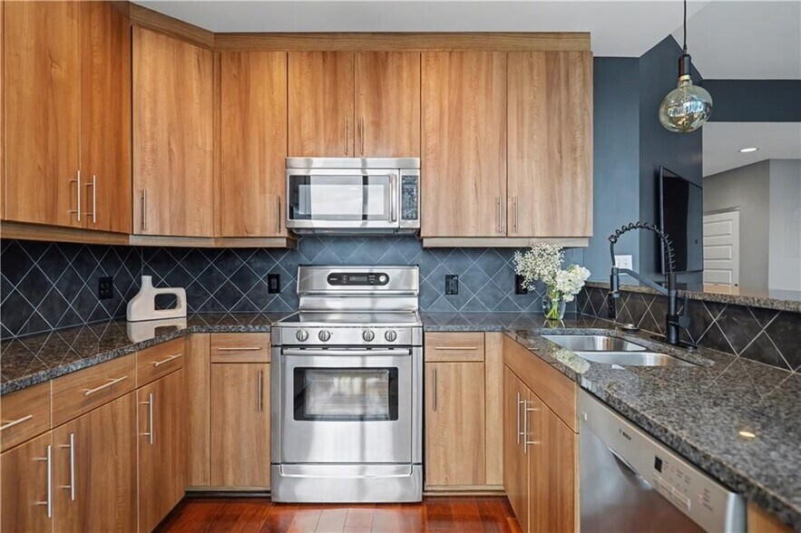 Building Photo - 1080 Peachtree St NE